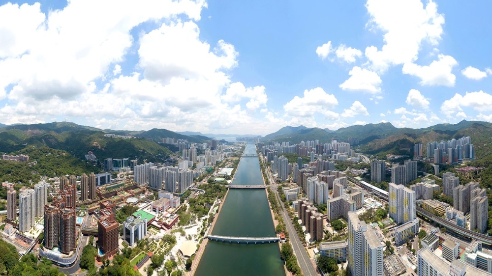 Photo: Shatin New Town: Infrastructure-Orientated Development in action.<br />
