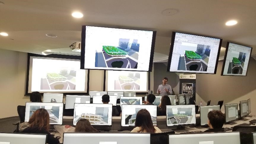 相片: 圖軟註冊顧問Jorge Beneitez Gardeazabal為參加2019 建築信息模擬比賽的香港大專學生提供BIM基礎培訓。該項比賽由建造業議會主辦。