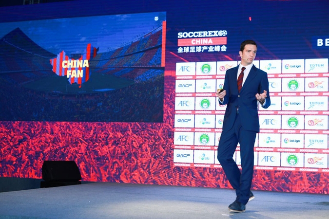 相片：2019年5月在海口舉行的全球足球產業峰會，Camps是主講嘉賓，題目為The Barça Way(巴塞之道)。<br />

