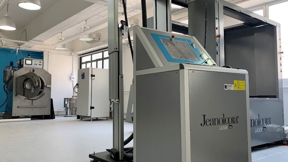 相片: Jeanologia在荃灣的設施，既是小型工廠，也是專業技術分享中心。(2)
