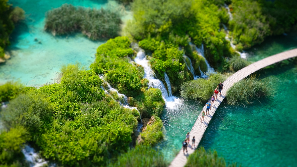 相片: 十六湖國家公園(Plitvice Lakes National Park)早於1979年便獲聯合國教科文組織(UNESCO)列為世界遺產，是克羅地亞最受歡迎的景點。