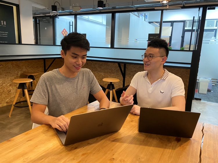 相片：AfterSchool的創始人謝志峰(左)和聯合創始人王偉峰