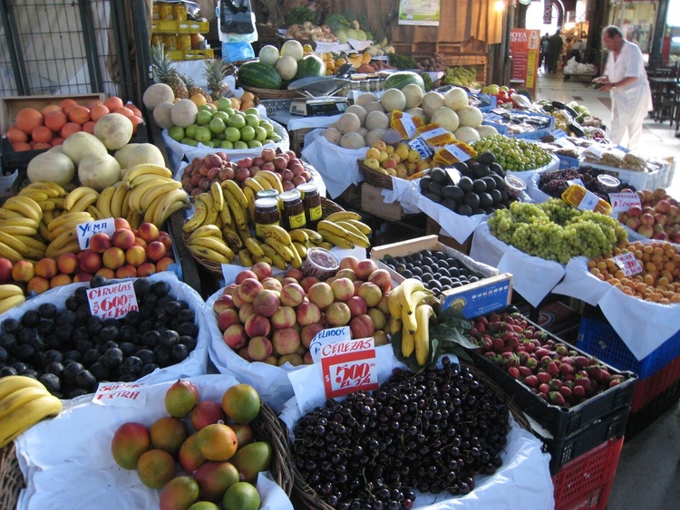 相片: 每个季节都有非当季的新鲜水果供应。