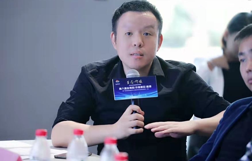 相片: 李朝幸博士于深圳创新创业大赛担任评委。