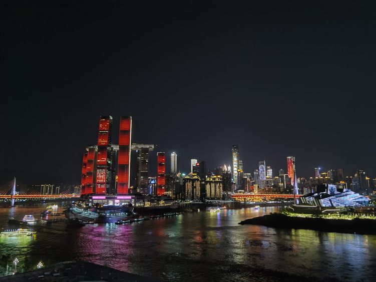 相片：重慶市夜景 (相片由香港貿發局重慶辦事處提供)。