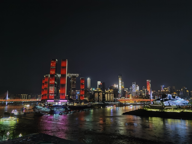 相片：重庆市夜景 (相片由香港贸发局重庆办事处提供)。