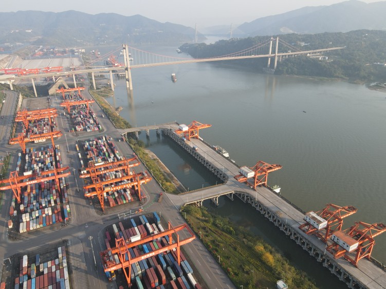相片：重慶果園港國家物流樞紐 (相片由重慶果園港國際物流樞紐建設發展有限公司提供)。
