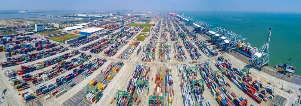 相片：南沙港集装箱码头 (相片由广州市南沙经济技术开发区投资促进局提供)。