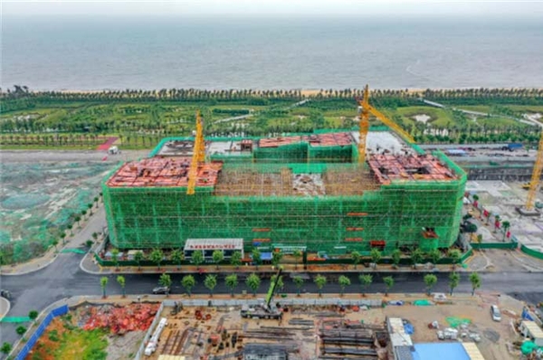 Photo: A corporate headquarters under construction in Jiangdong New Area. (Photo courtesy of Haikou Jiangdong New Area Administration)